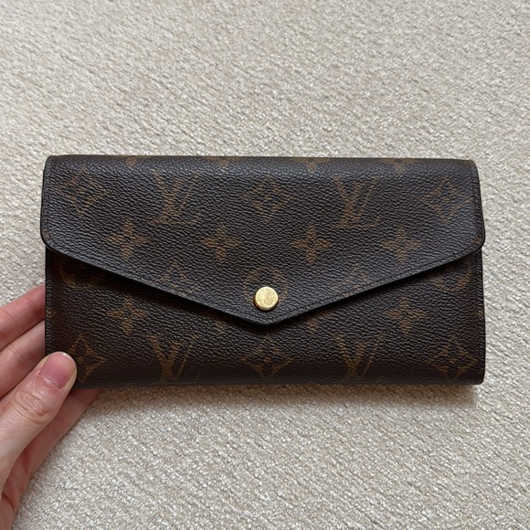Louis Vuitton Sarah Wallet - Picture 5 of 10